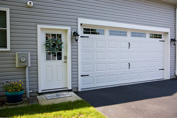 24/7 Emergency Garage Door Panel Replacement experts in Beverly, OH